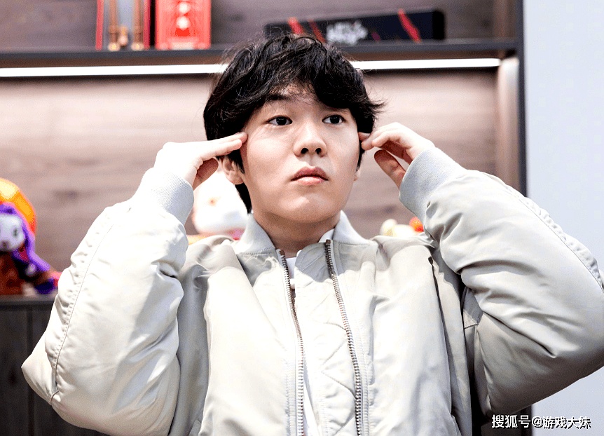 Uzi焦点对战，Rookie与30激战西班牙队分钟，领先优势明显胜负难料！