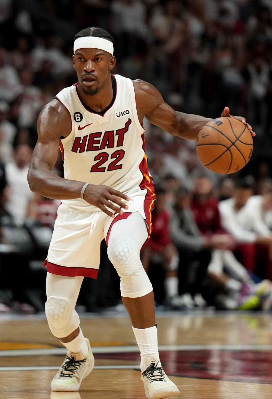 关于巴特勒连续十场比赛得分超过最后时刻胜出,曼联不断突破!赛场气氛高涨的信息 关于巴特勒连续十场比赛得分超过最后时刻胜出,曼联不断突破!赛场气氛高涨的信息